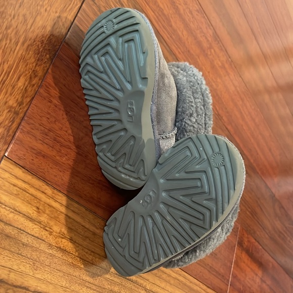 UGG toddler girl boots - grey and fuzzy. For about a 2-3 year old. - Picture 3 of 7